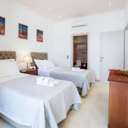 Skala Sleeps 6 Pool Air Con Wifi Vila *