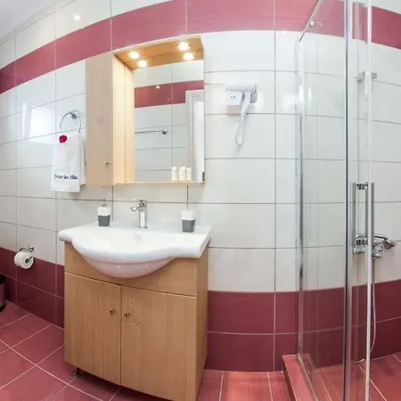 Skala Sleeps 6 Pool Air Con Wifi Vila